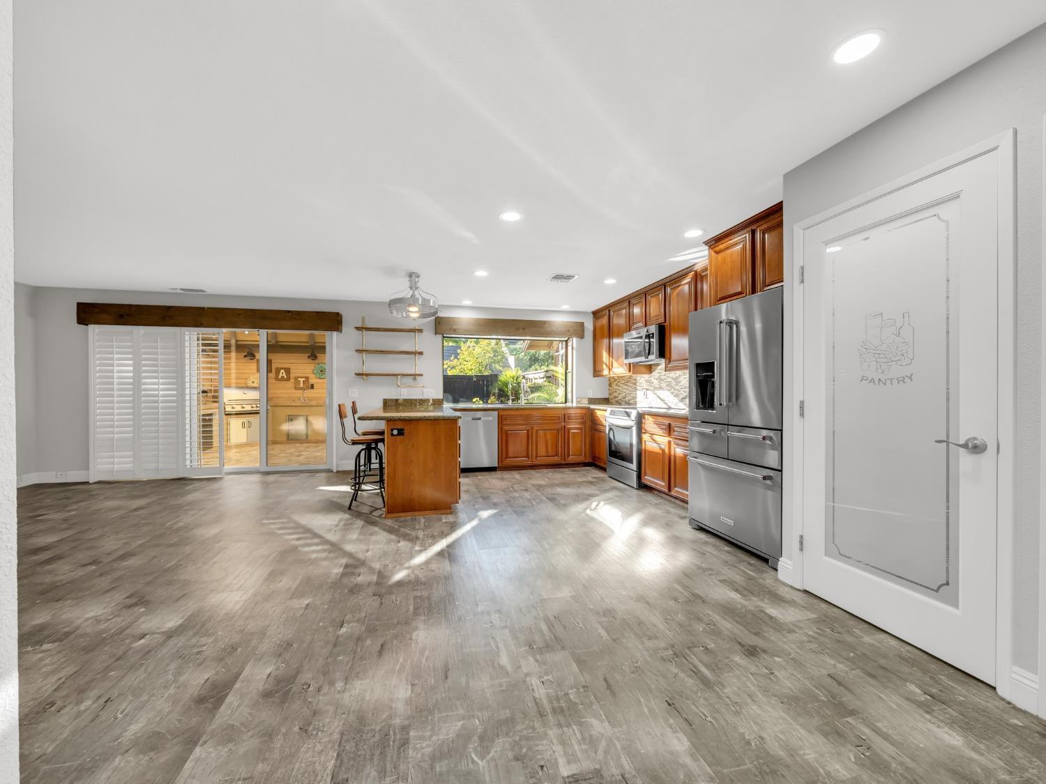 Detail Gallery Image 10 of 49 For 11303 Gold Country Blvd, Gold River,  CA 95670 - 3 Beds | 2/1 Baths