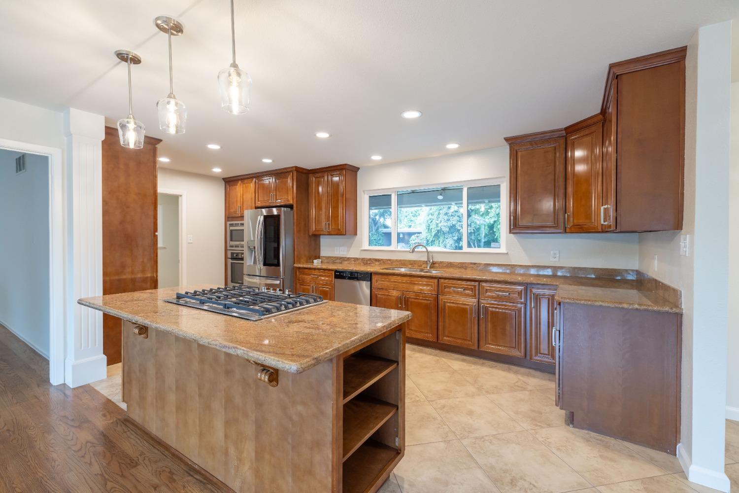 Detail Gallery Image 14 of 49 For 4161 Riviera Dr, Stockton,  CA 95204 - 3 Beds | 2 Baths