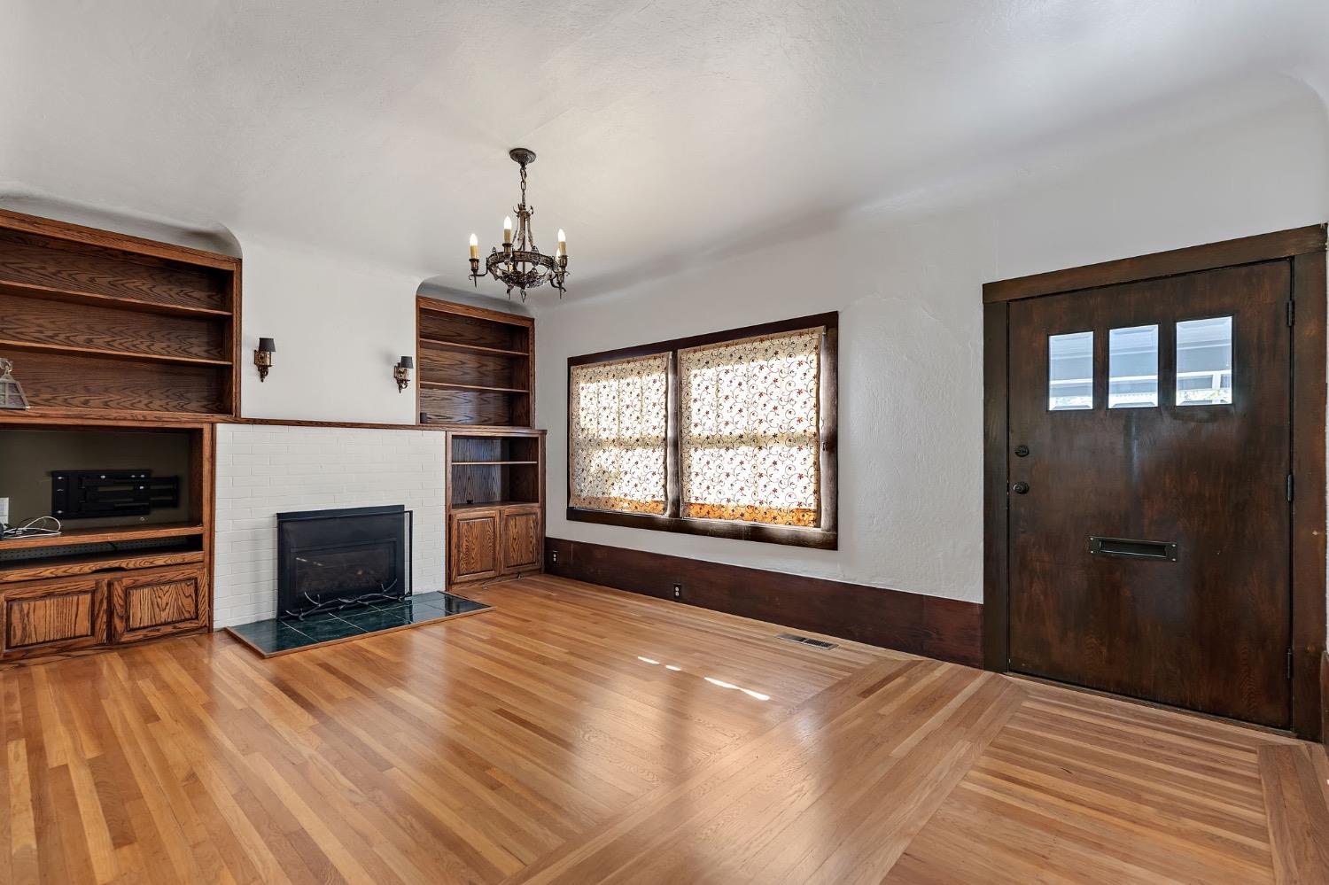 Detail Gallery Image 4 of 35 For 418 25th St, Sacramento,  CA 95816 - 3 Beds | 1 Baths