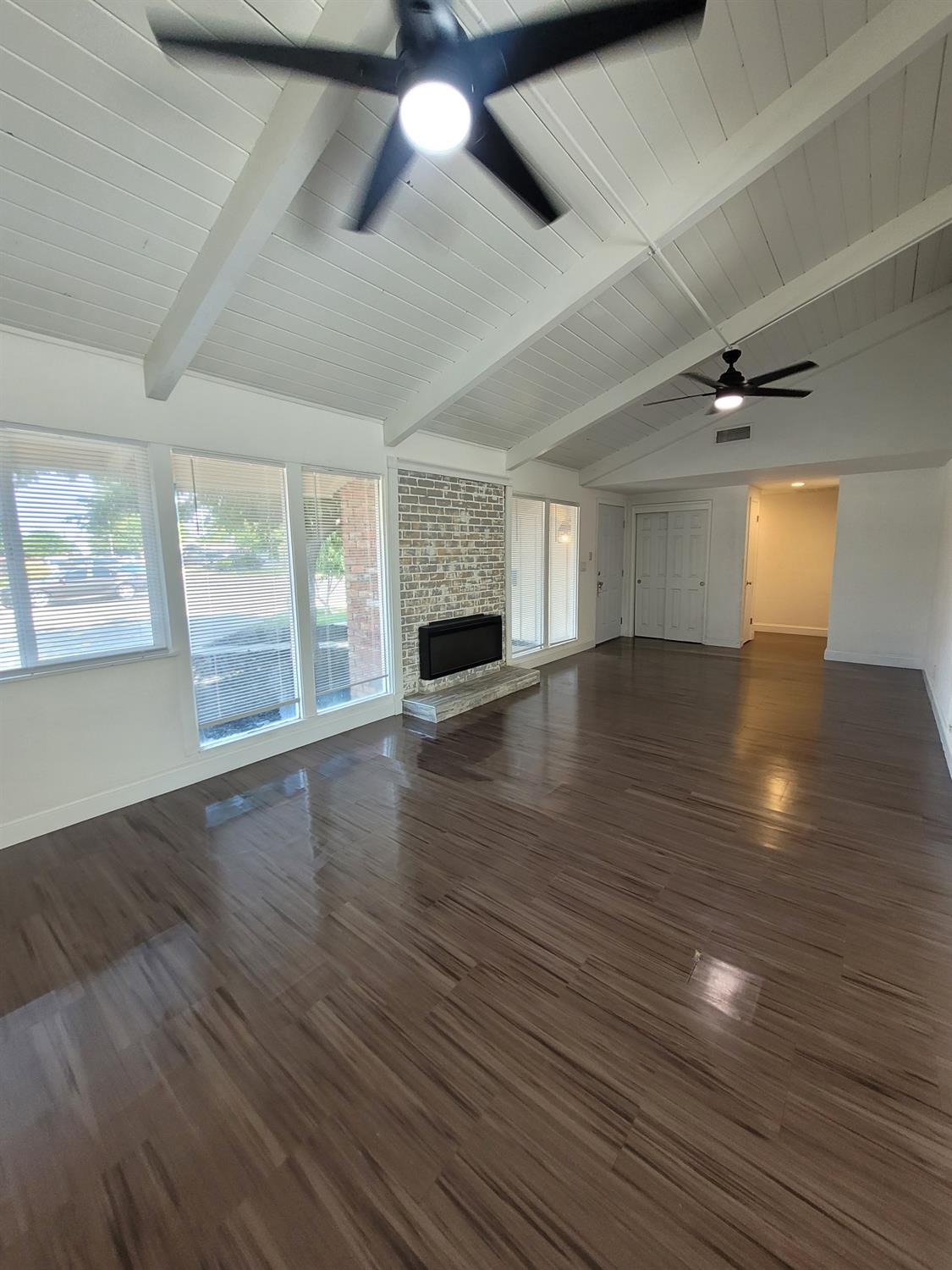 Detail Gallery Image 2 of 11 For 1620 Bette St, Merced,  CA 95341 - 5 Beds | 2 Baths