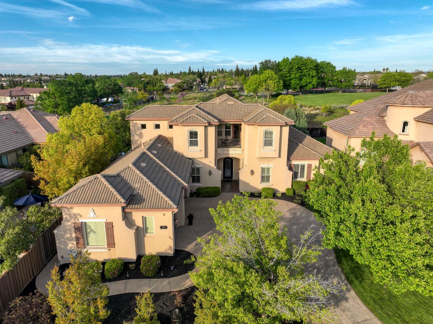 Detail Gallery Image 1 of 60 For 109 Roberts Pl, Roseville,  CA 95661 - 4 Beds | 3 Baths