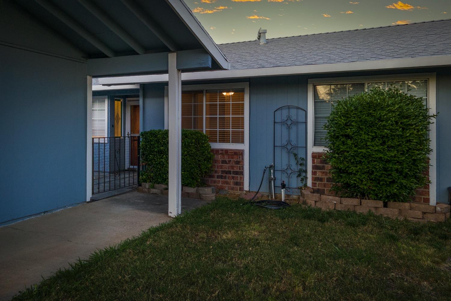 Detail Gallery Image 2 of 33 For 8449 Juglans Dr, Orangevale,  CA 95662 - 3 Beds | 2 Baths