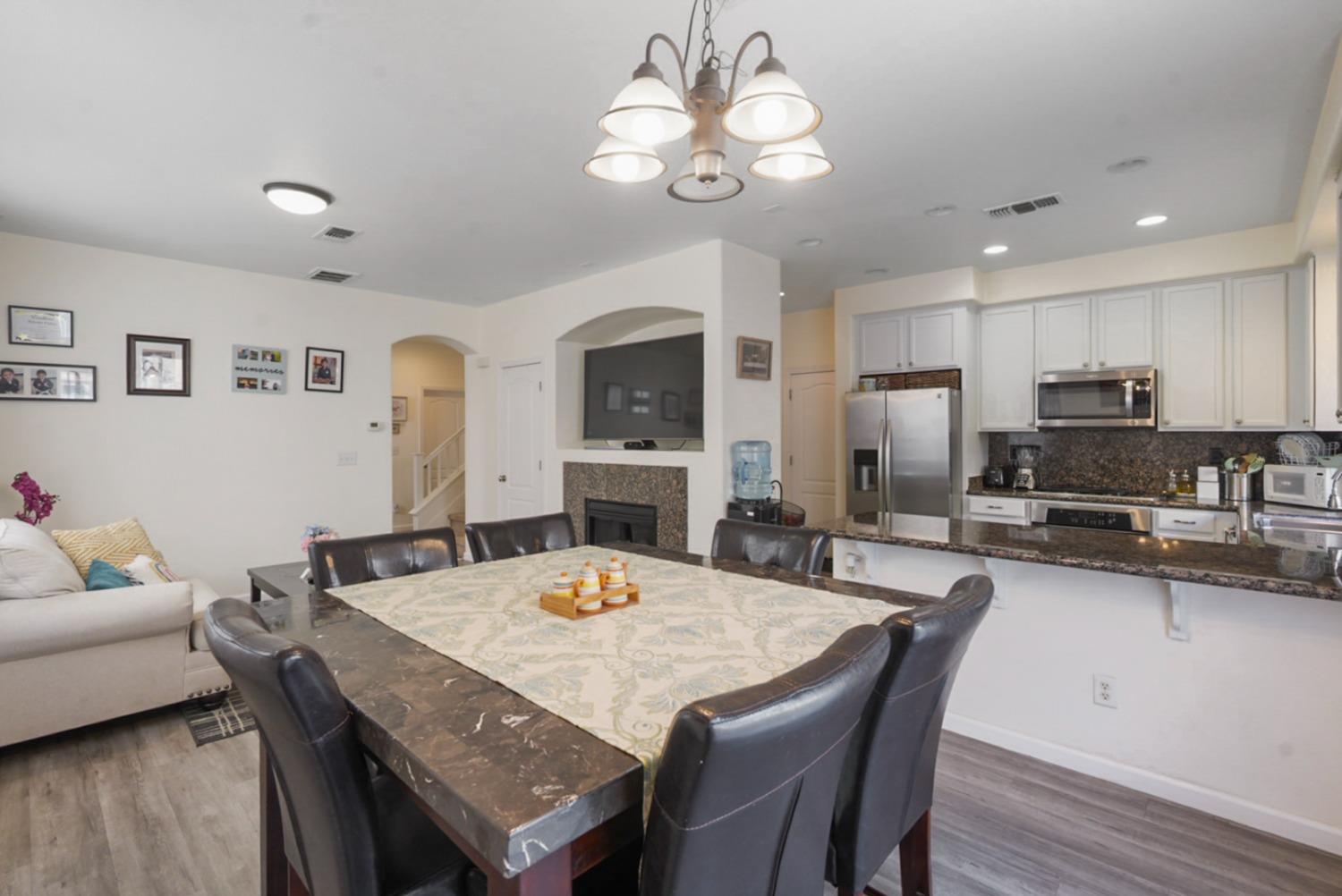 Detail Gallery Image 12 of 32 For 17263 S Bell Post Ln, Lathrop,  CA 95330 - 4 Beds | 2/1 Baths