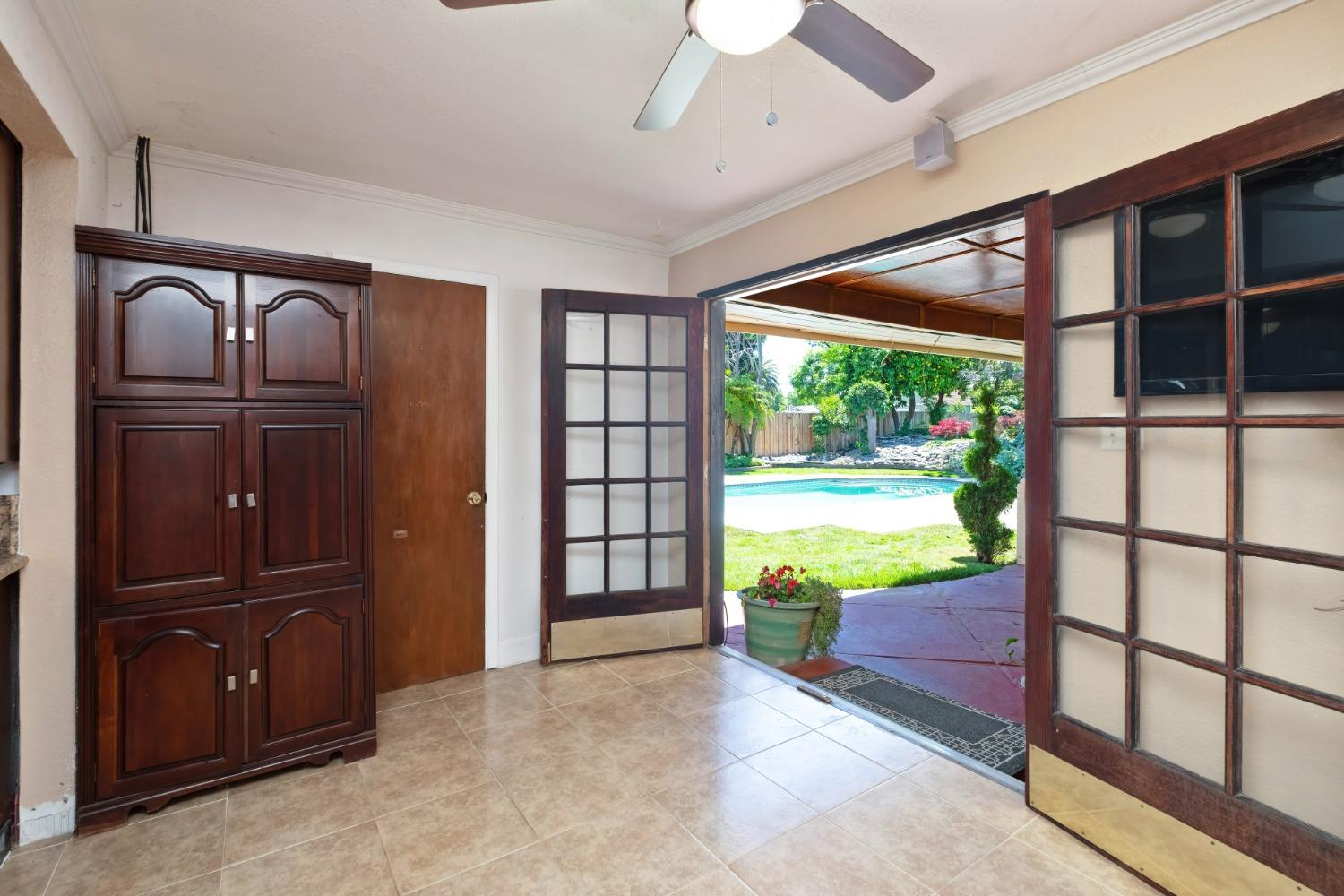 San Ysidro Way, Sacramento, California image 27