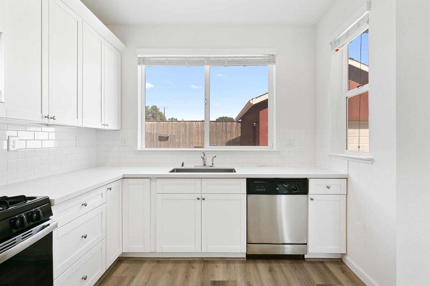 Detail Gallery Image 12 of 44 For 5542 Malibu Palm Ct, Sacramento,  CA 95842 - 3 Beds | 2/1 Baths