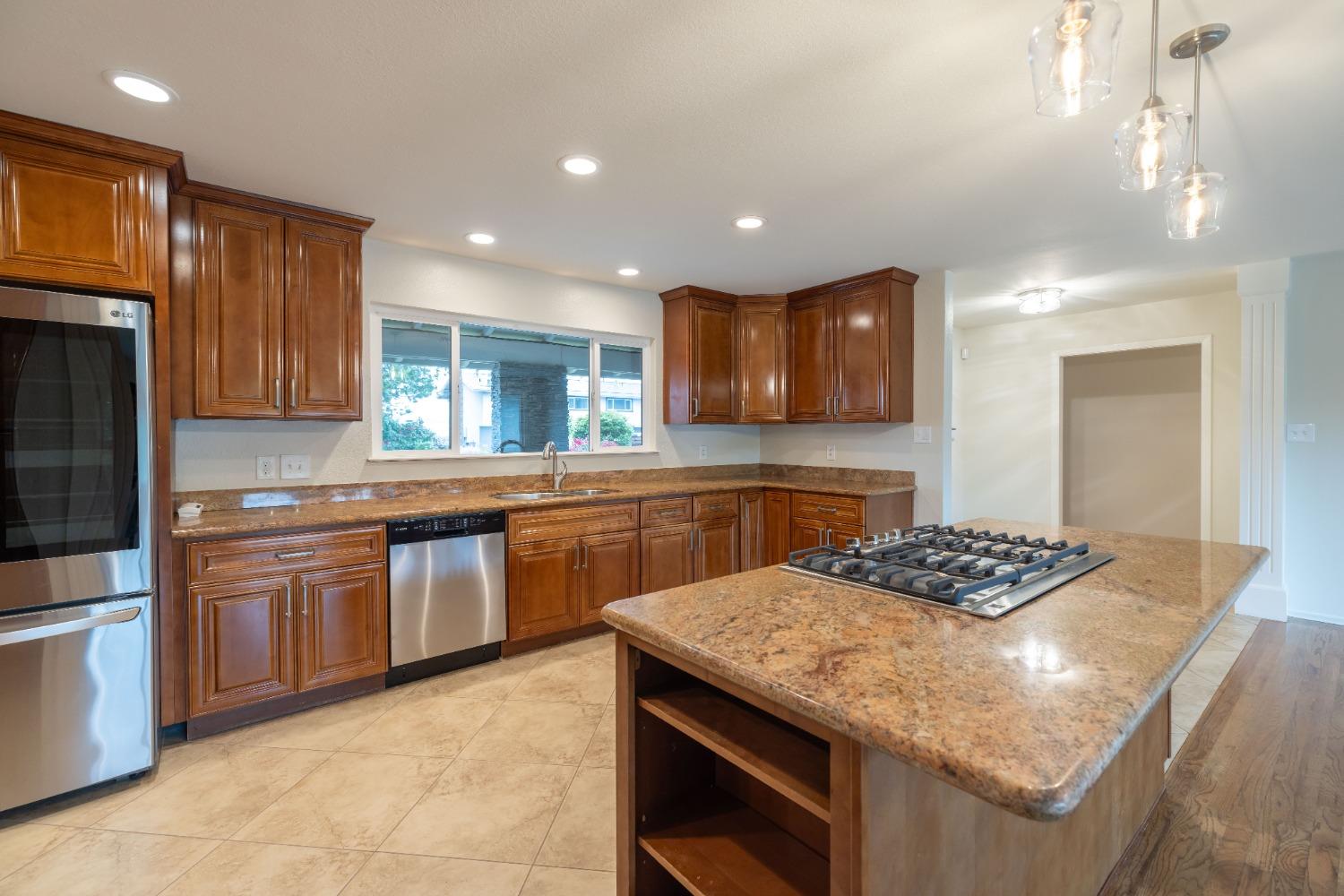 Detail Gallery Image 11 of 49 For 4161 Riviera Dr, Stockton,  CA 95204 - 3 Beds | 2 Baths