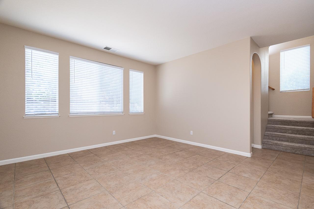 Detail Gallery Image 11 of 26 For 1532 Hammond Ct, Folsom,  CA 95630 - 4 Beds | 2/1 Baths