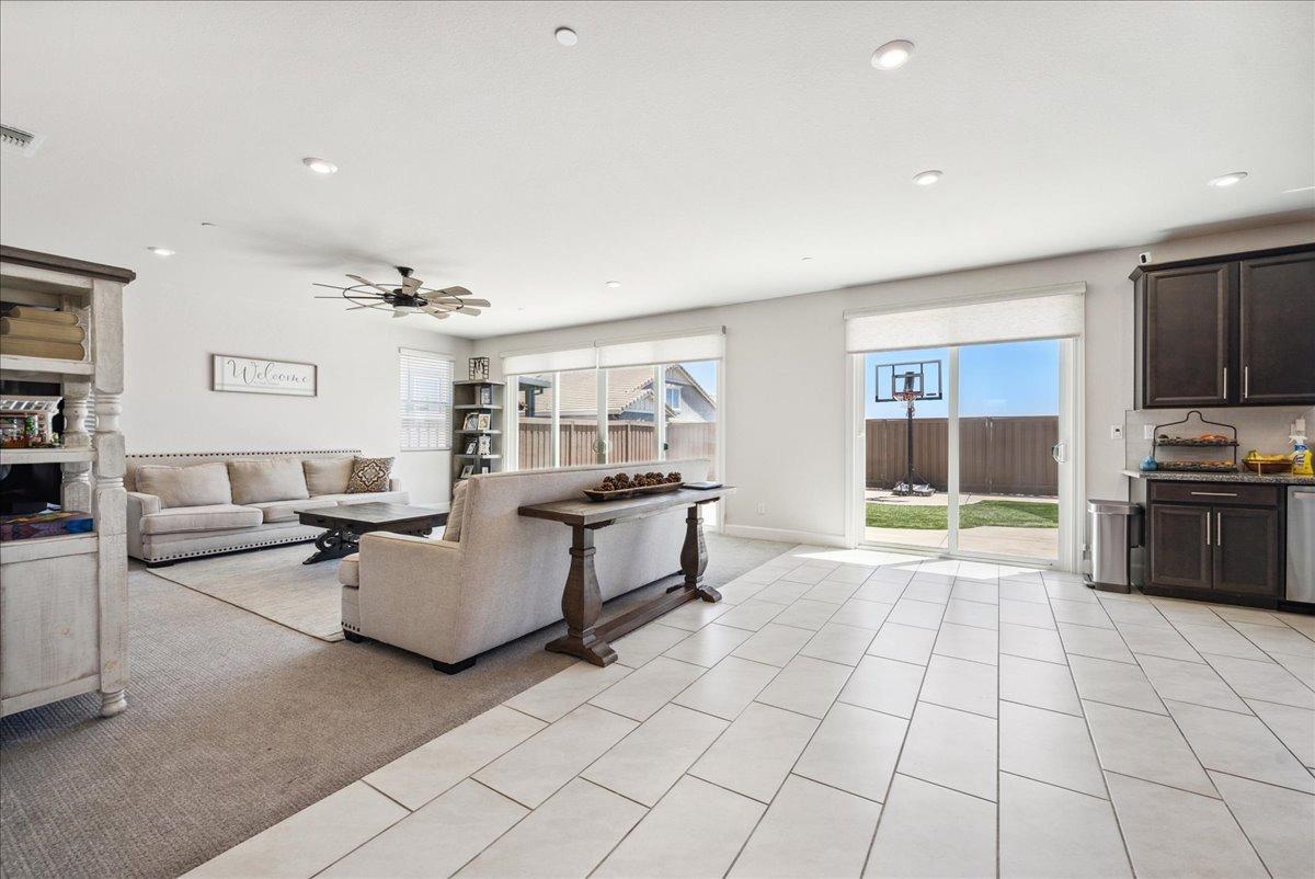 Detail Gallery Image 12 of 54 For 1304 Silversmith Ln, Rocklin,  CA 95765 - 5 Beds | 4 Baths