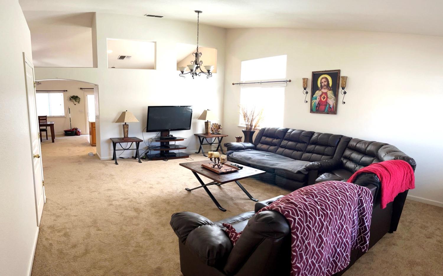Detail Gallery Image 8 of 17 For 5600 Gateway Dr, Salida,  CA 95368 - 4 Beds | 2 Baths