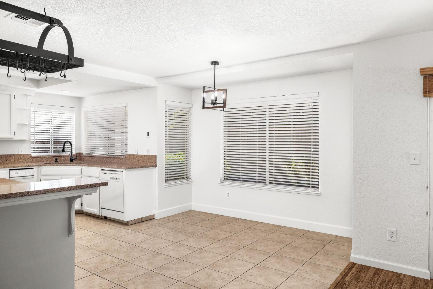 Detail Gallery Image 16 of 48 For 1171 Hidden Meadow, Manteca,  CA 95337 - 5 Beds | 3 Baths