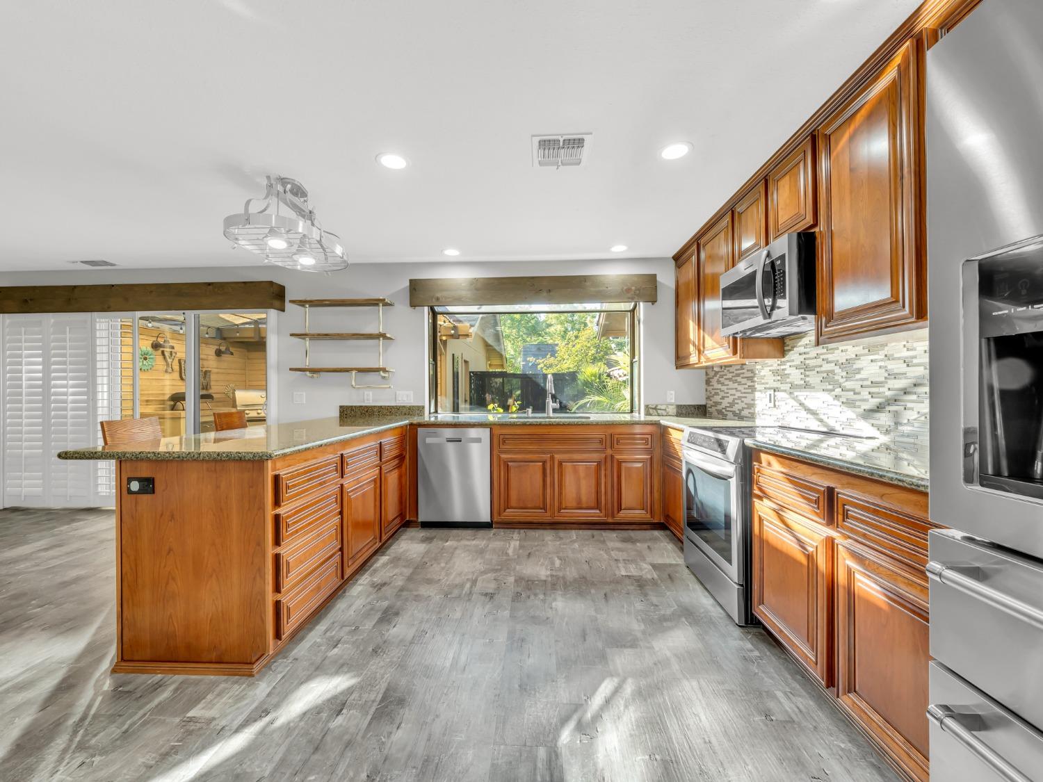 Detail Gallery Image 11 of 49 For 11303 Gold Country Blvd, Gold River,  CA 95670 - 3 Beds | 2/1 Baths