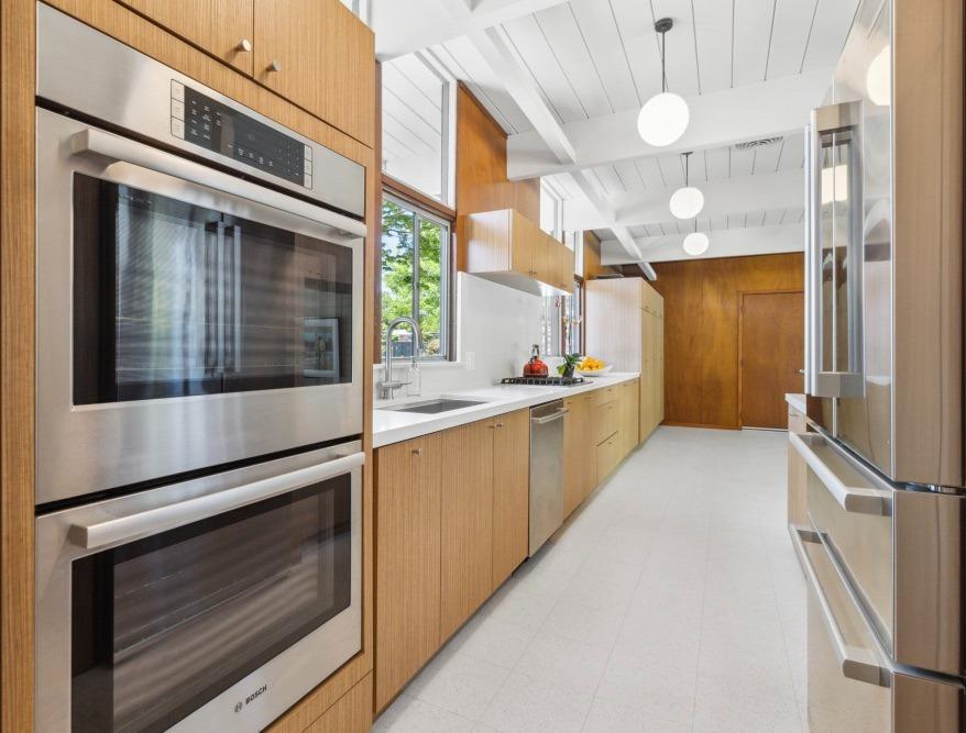 Detail Gallery Image 5 of 24 For 6441 Fordham Way, Sacramento,  CA 95831 - 3 Beds | 2 Baths
