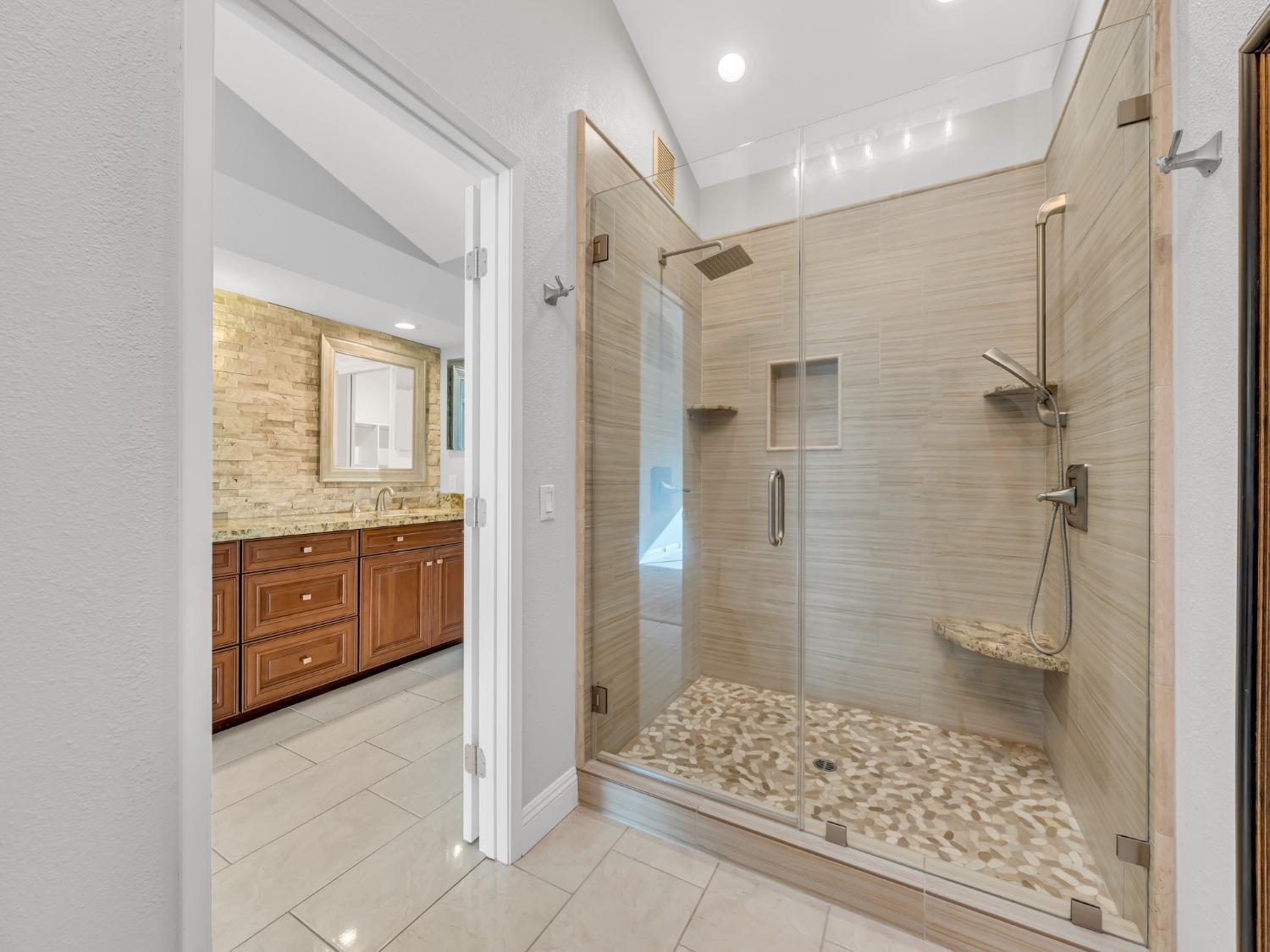 Detail Gallery Image 31 of 49 For 11303 Gold Country Blvd, Gold River,  CA 95670 - 3 Beds | 2/1 Baths