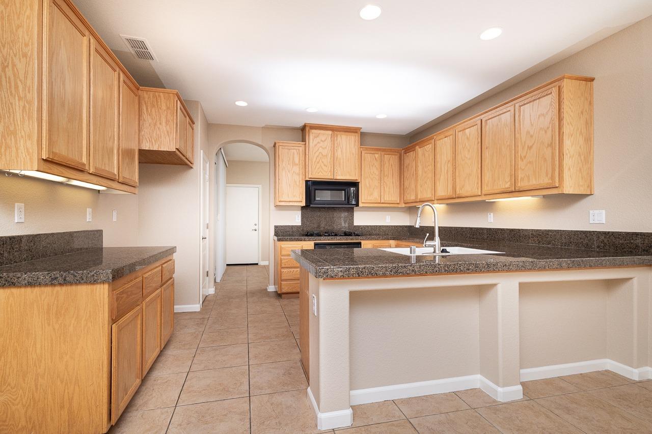 Detail Gallery Image 3 of 26 For 1532 Hammond Ct, Folsom,  CA 95630 - 4 Beds | 2/1 Baths