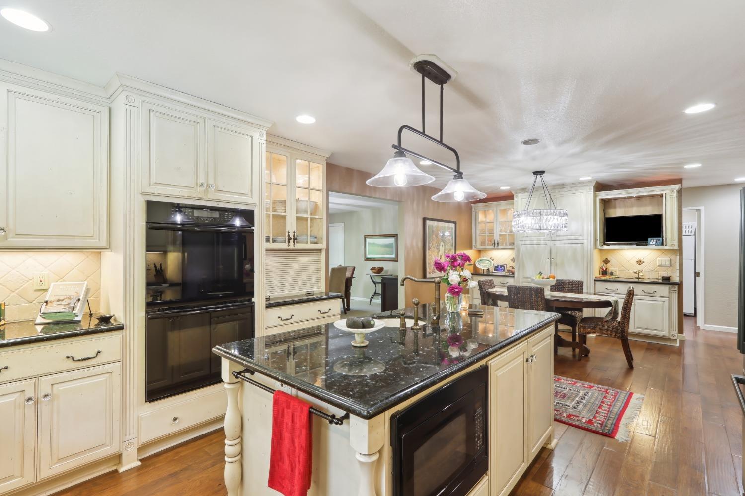 Detail Gallery Image 16 of 50 For 3305 Inverness Ct, Sacramento,  CA 95821 - 5 Beds | 3/1 Baths
