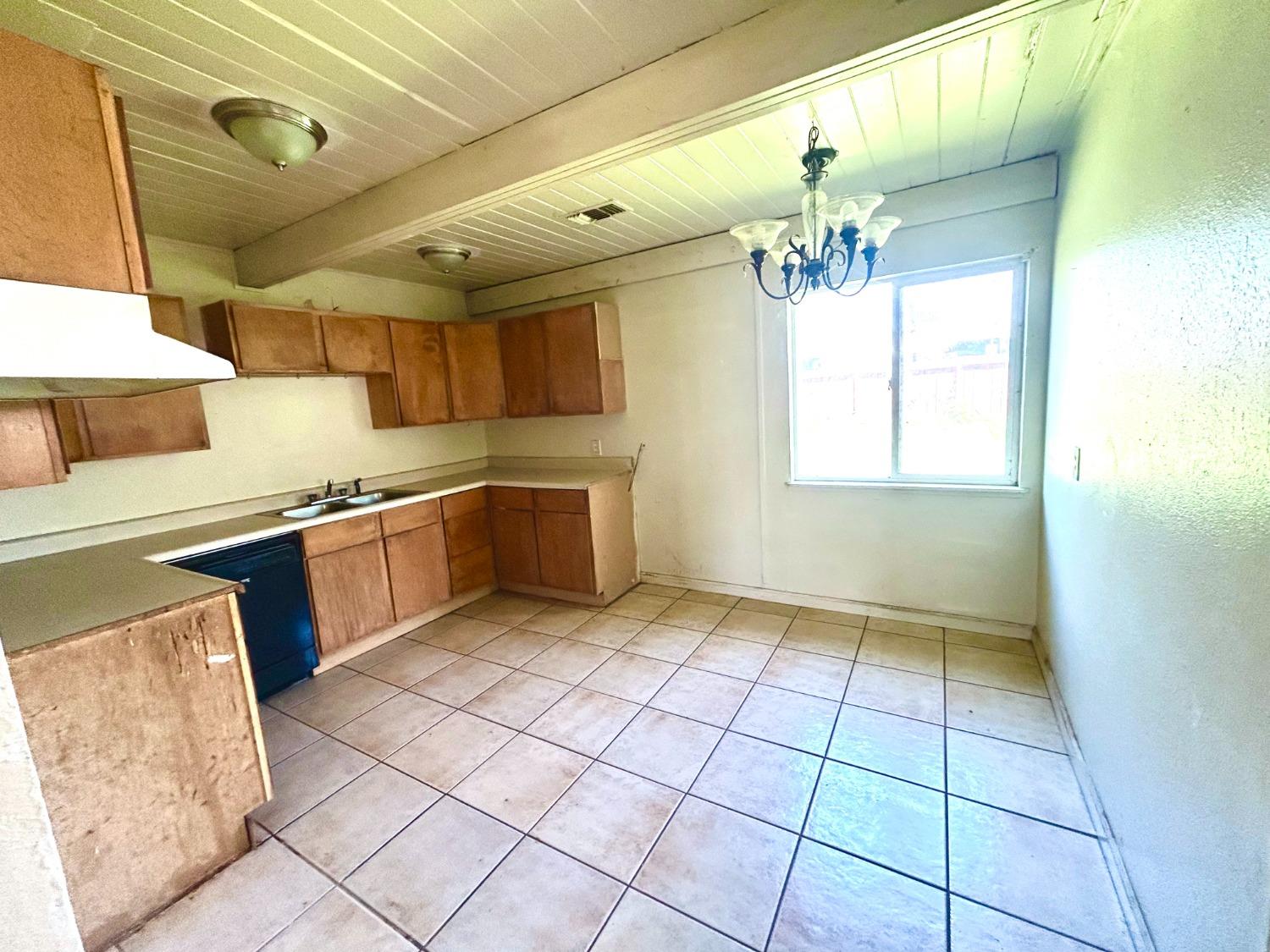 Detail Gallery Image 6 of 12 For 307 Olive St, Wheatland,  CA 95692 - 4 Beds | 1/1 Baths