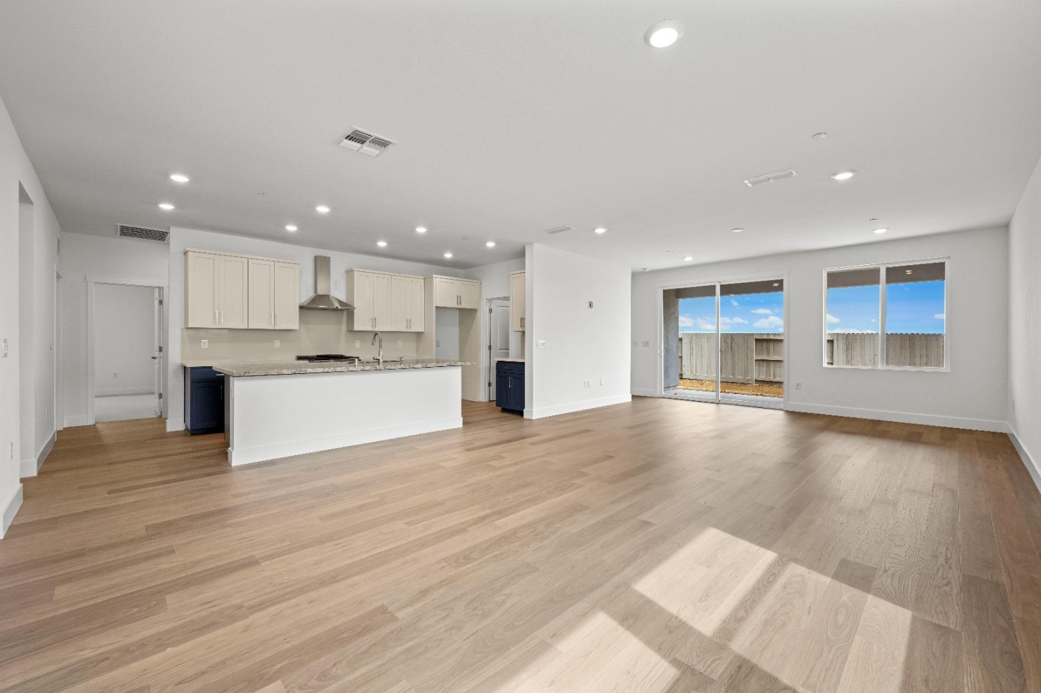 Detail Gallery Image 7 of 40 For 7000 Carbone, Roseville,  CA 95757 - 3 Beds | 2/1 Baths