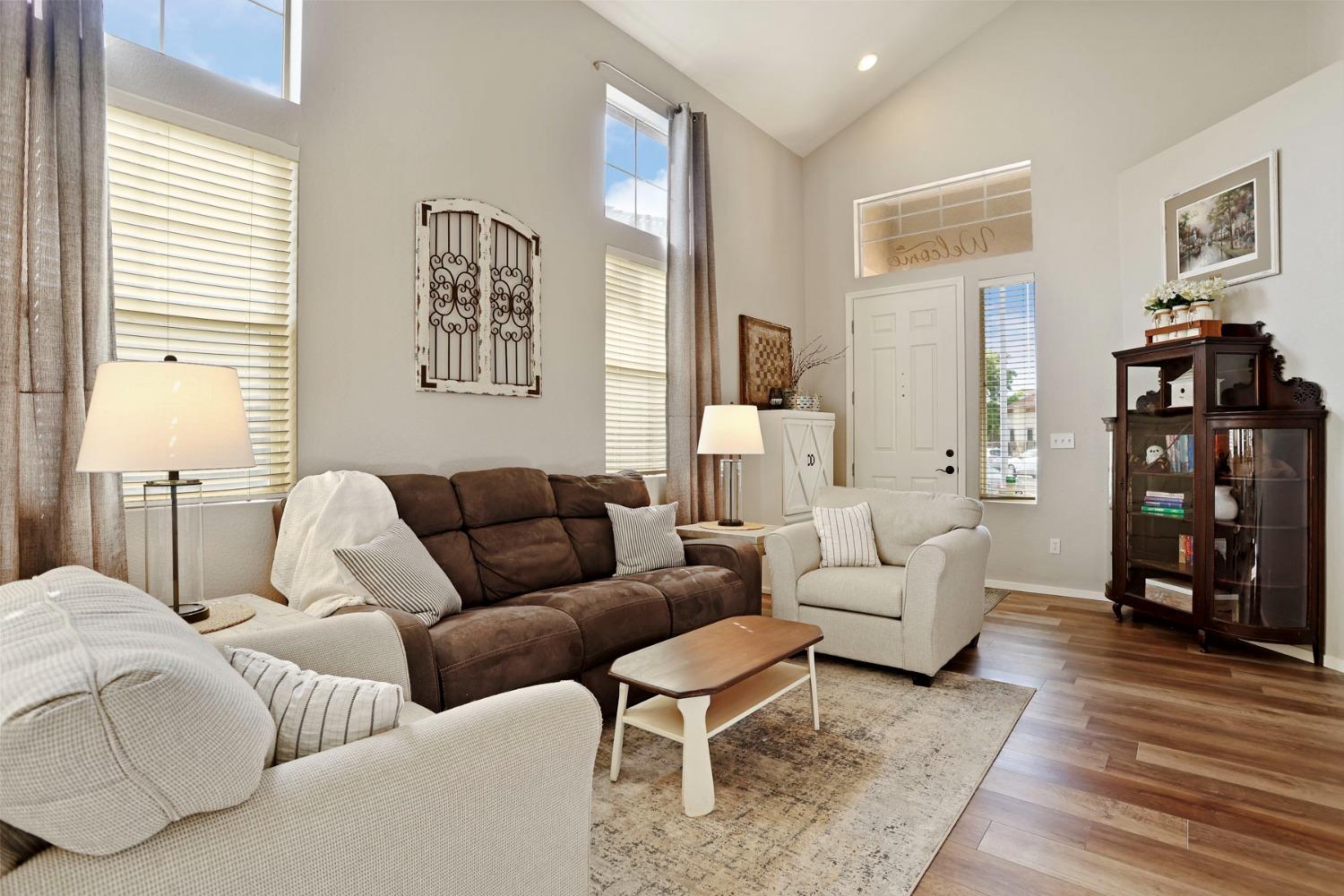 Detail Gallery Image 5 of 43 For 990 Kirkwood Way, Lathrop,  CA 95330 - 5 Beds | 3 Baths