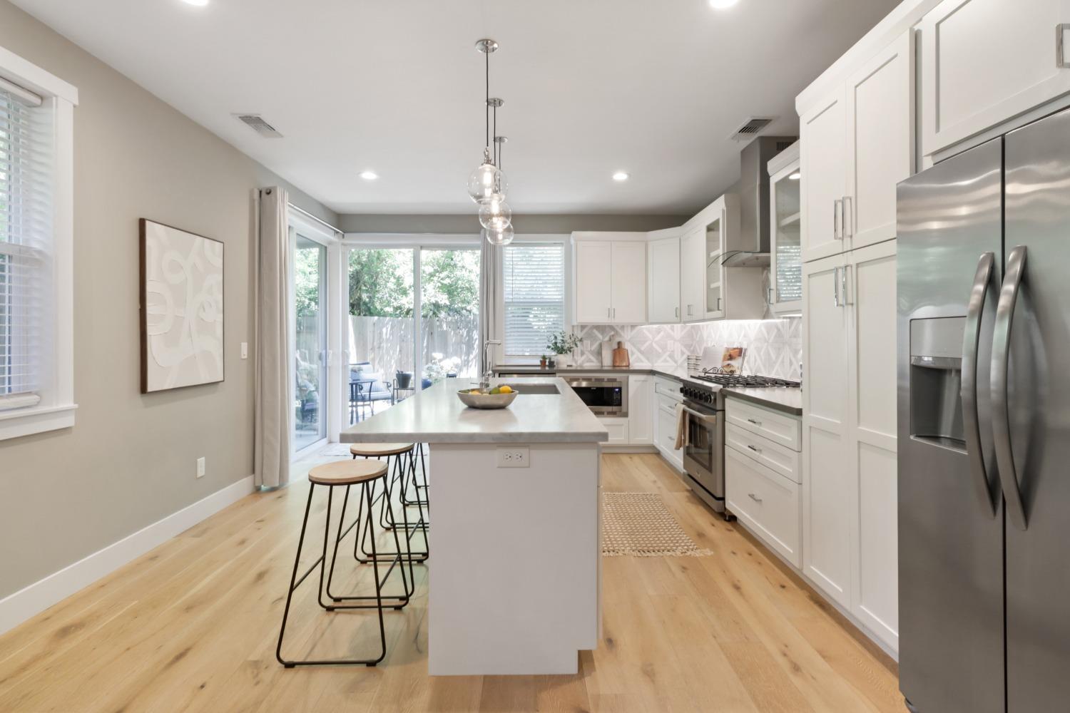 Detail Gallery Image 12 of 58 For 2011 Fat Aly, Sacramento,  CA 95811 - 3 Beds | 2/2 Baths
