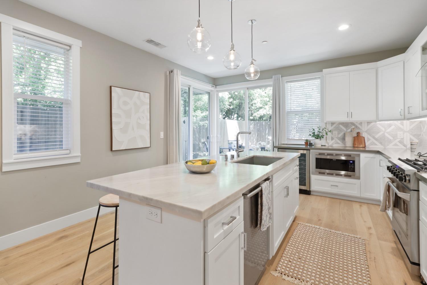 Detail Gallery Image 14 of 58 For 2011 Fat Aly, Sacramento,  CA 95811 - 3 Beds | 2/2 Baths