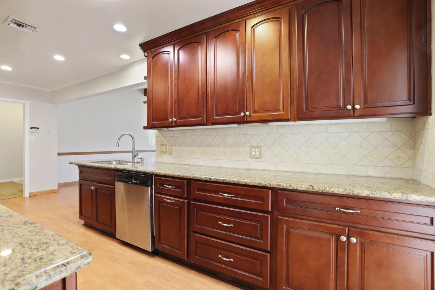 Detail Gallery Image 7 of 43 For 1152 Stanton Way, Stockton,  CA 95207 - 3 Beds | 2 Baths