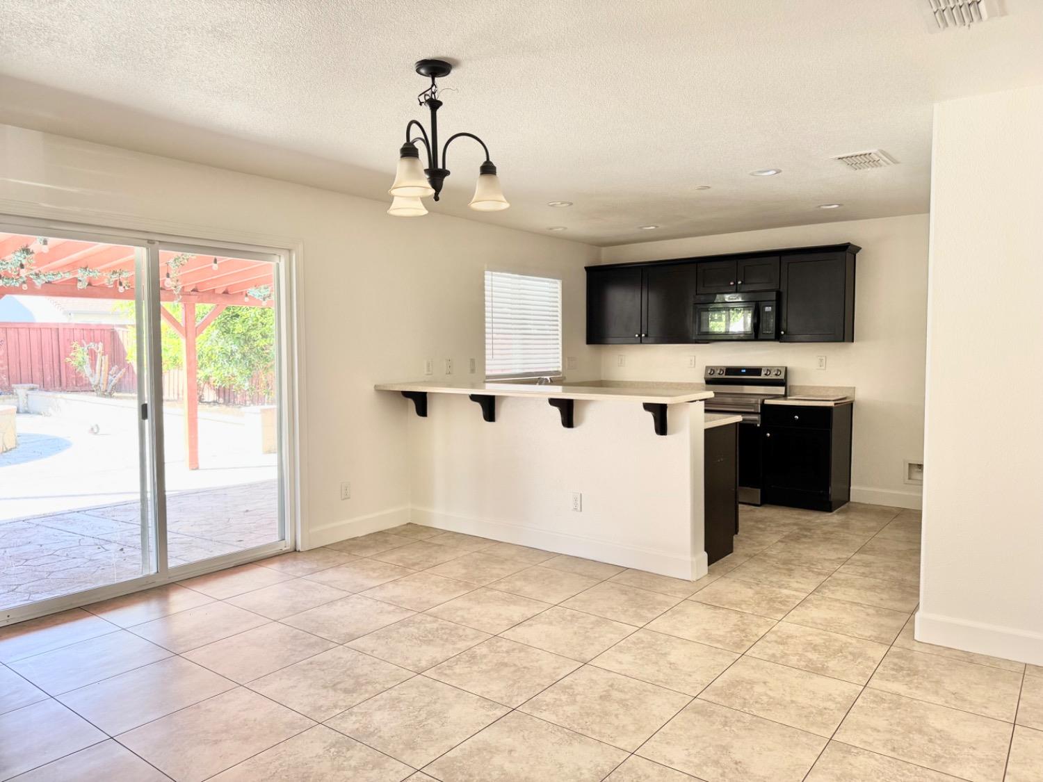 Detail Gallery Image 7 of 19 For 2522 Pine Brook Dr, Stockton,  CA 95212 - 4 Beds | 2/1 Baths