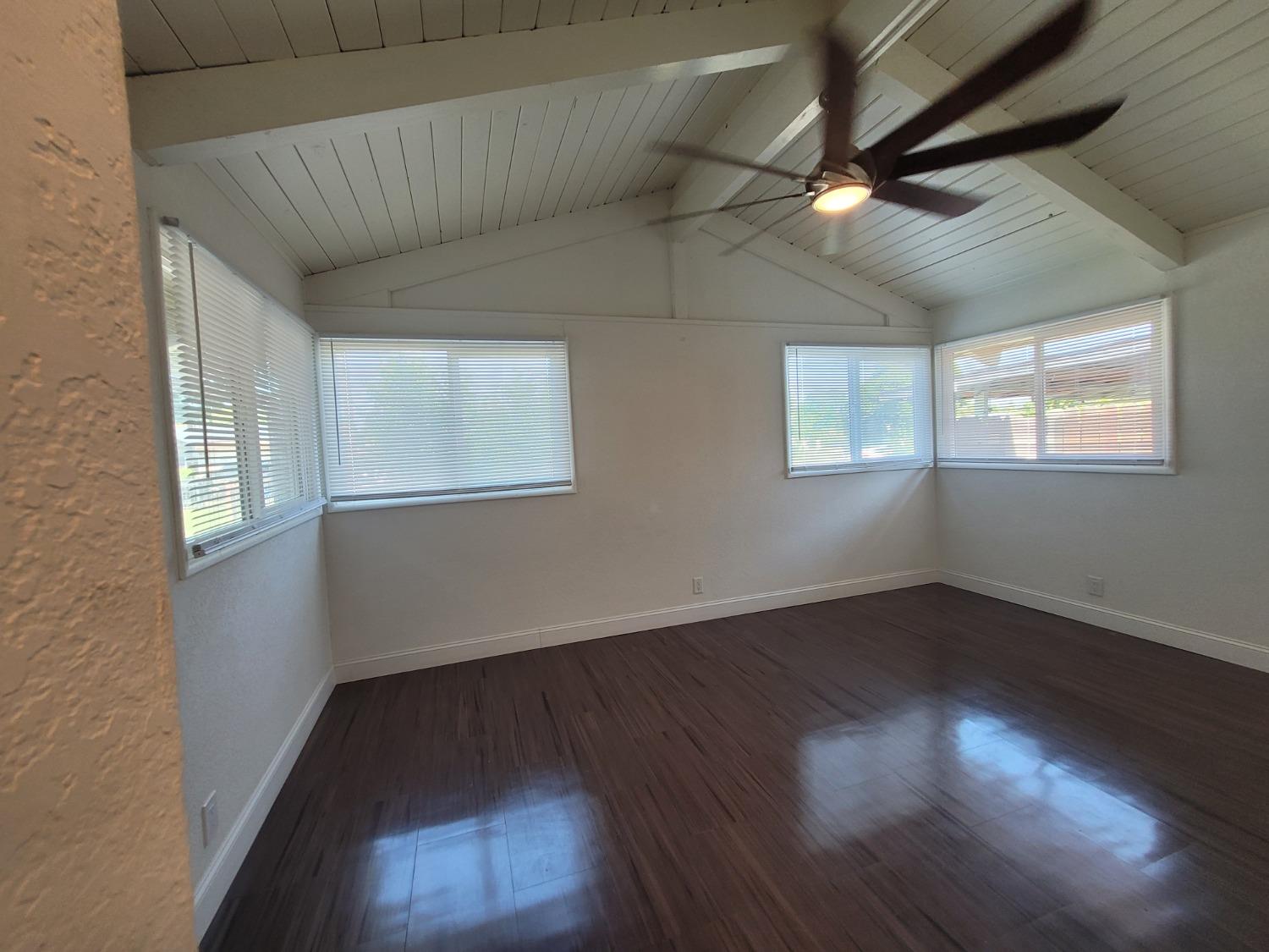 Detail Gallery Image 6 of 11 For 1620 Bette St, Merced,  CA 95341 - 5 Beds | 2 Baths