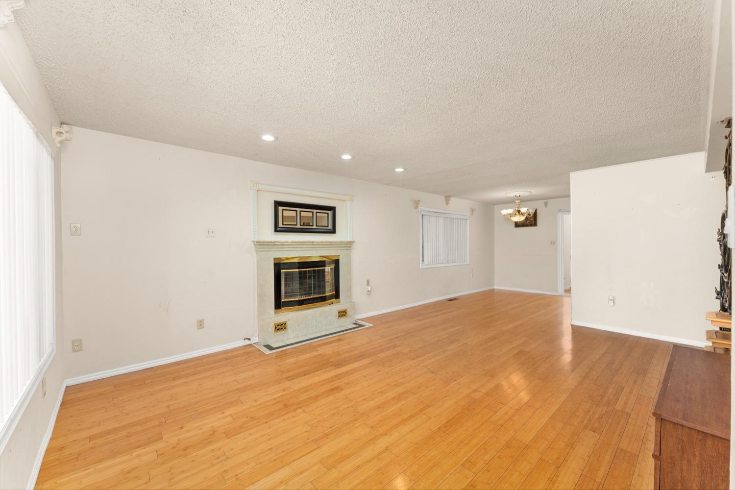 Detail Gallery Image 15 of 84 For 8905 Fredric, Sacramento,  CA 95826 - 4 Beds | 3 Baths