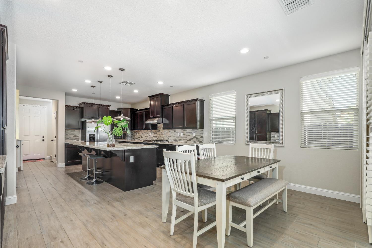 Detail Gallery Image 15 of 48 For 8417 Everson Ln, Elk Grove,  CA 95758 - 4 Beds | 3 Baths