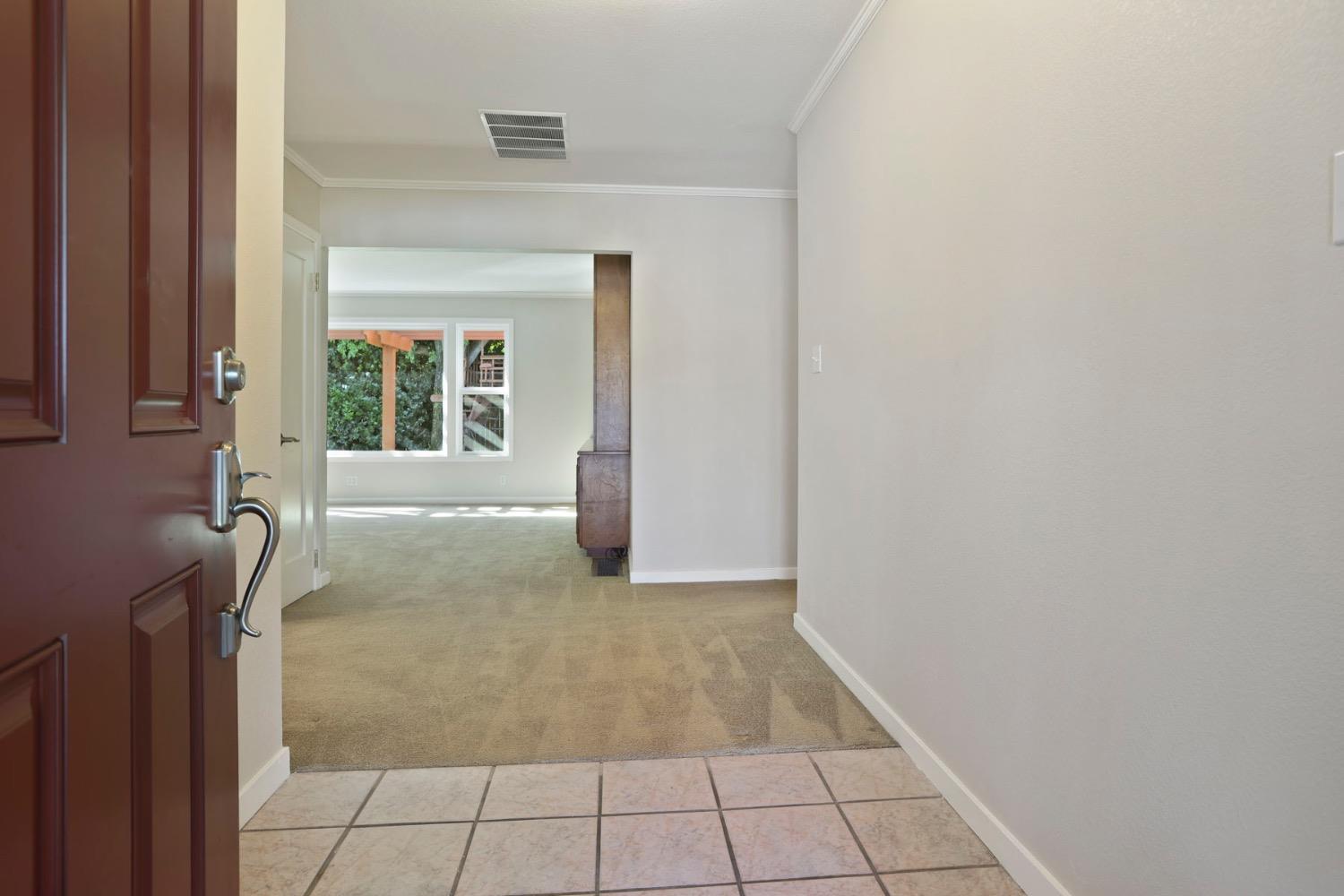 Detail Gallery Image 4 of 43 For 1152 Stanton Way, Stockton,  CA 95207 - 3 Beds | 2 Baths
