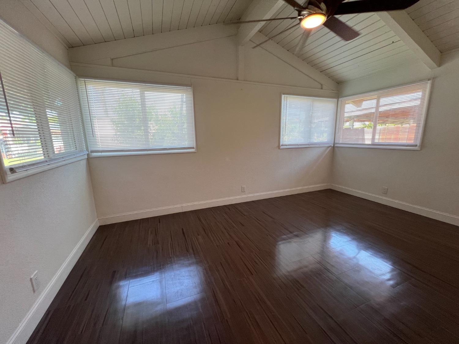 Detail Gallery Image 9 of 11 For 1620 Bette St, Merced,  CA 95341 - 5 Beds | 2 Baths