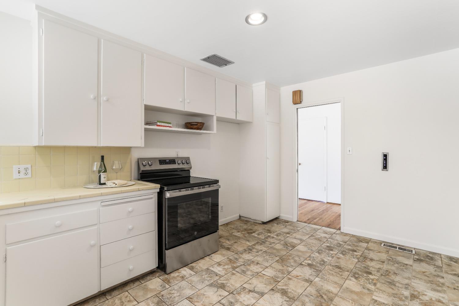 Detail Gallery Image 14 of 28 For 405 Helen Ave, Modesto,  CA 95354 - 2 Beds | 1 Baths