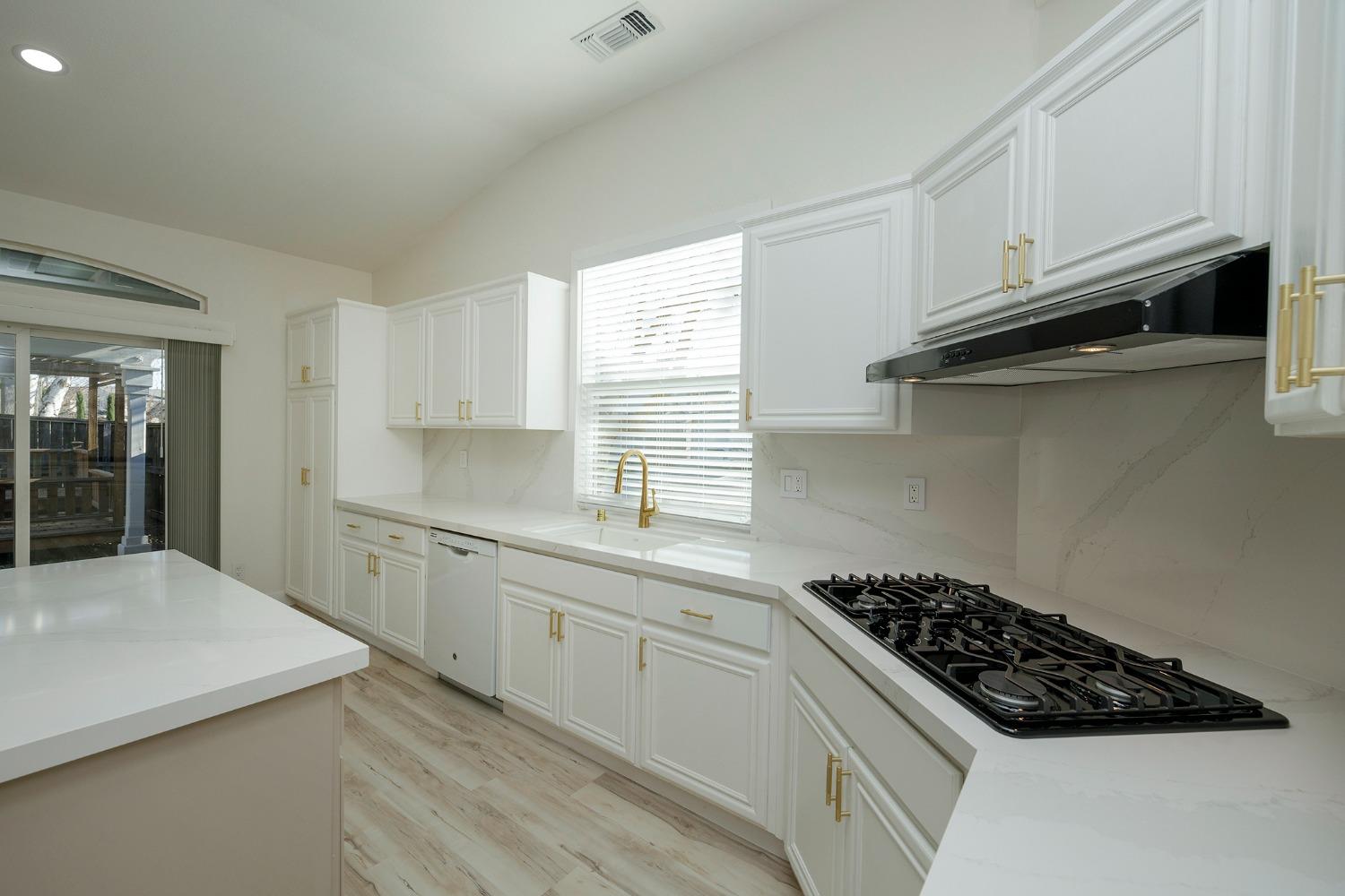 Detail Gallery Image 16 of 45 For 2192 Ivory Lace Ave, Manteca,  CA 95337 - 4 Beds | 2/1 Baths