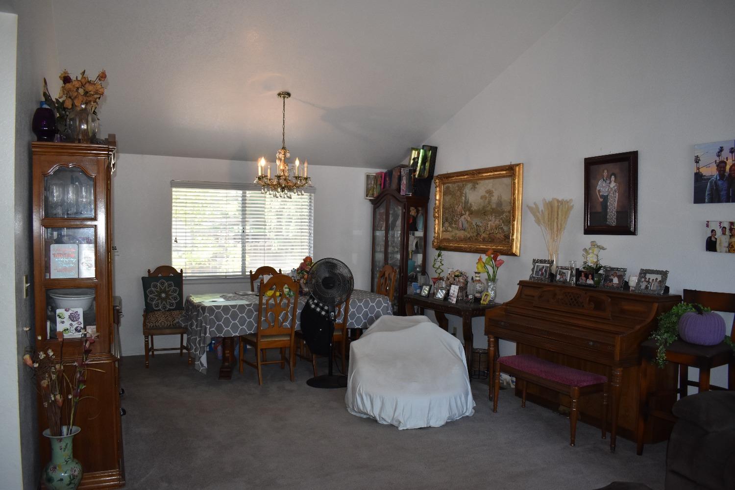 Detail Gallery Image 6 of 32 For 9581 Colington Pl, Stockton,  CA 95209 - 6 Beds | 3 Baths