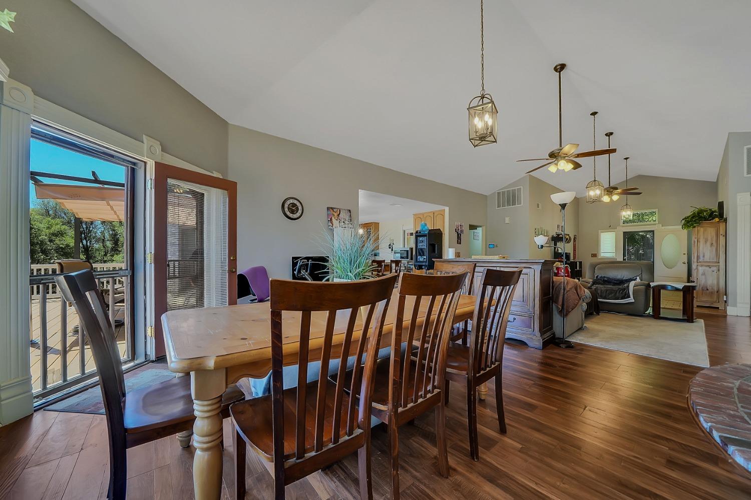 Detail Gallery Image 12 of 89 For 14001 Surrey Junction Ln, Sutter Creek,  CA 95685 - 3 Beds | 2/1 Baths