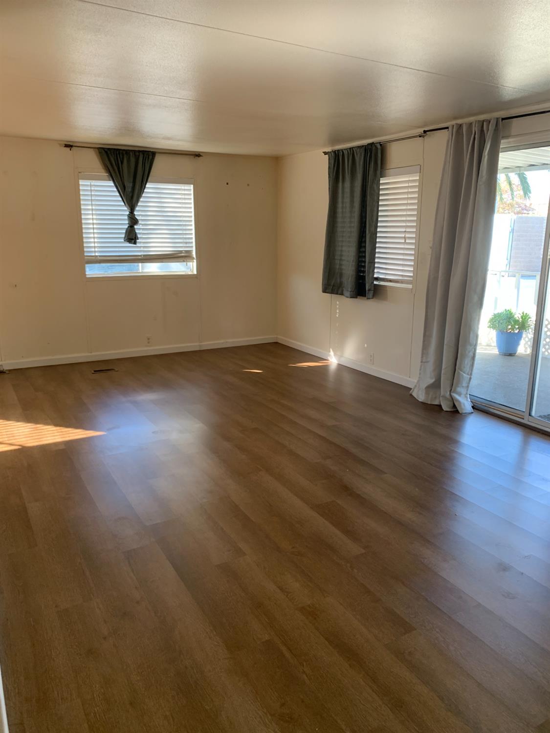 Detail Gallery Image 4 of 41 For 4216 Brookside Dr. #121, Sacramento,  CA 95834 - 2 Beds | 1 Baths