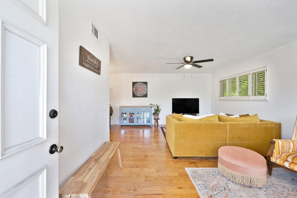 Photo #6: 225061290 Listing: Photo #6