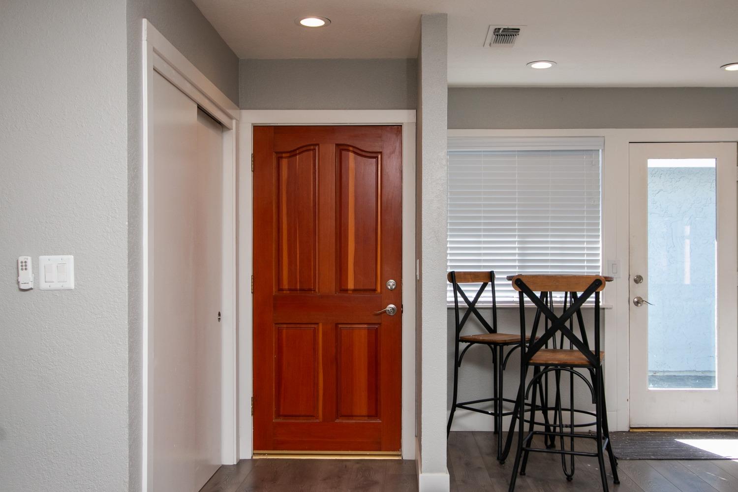 Detail Gallery Image 3 of 33 For 8449 Juglans Dr, Orangevale,  CA 95662 - 3 Beds | 2 Baths