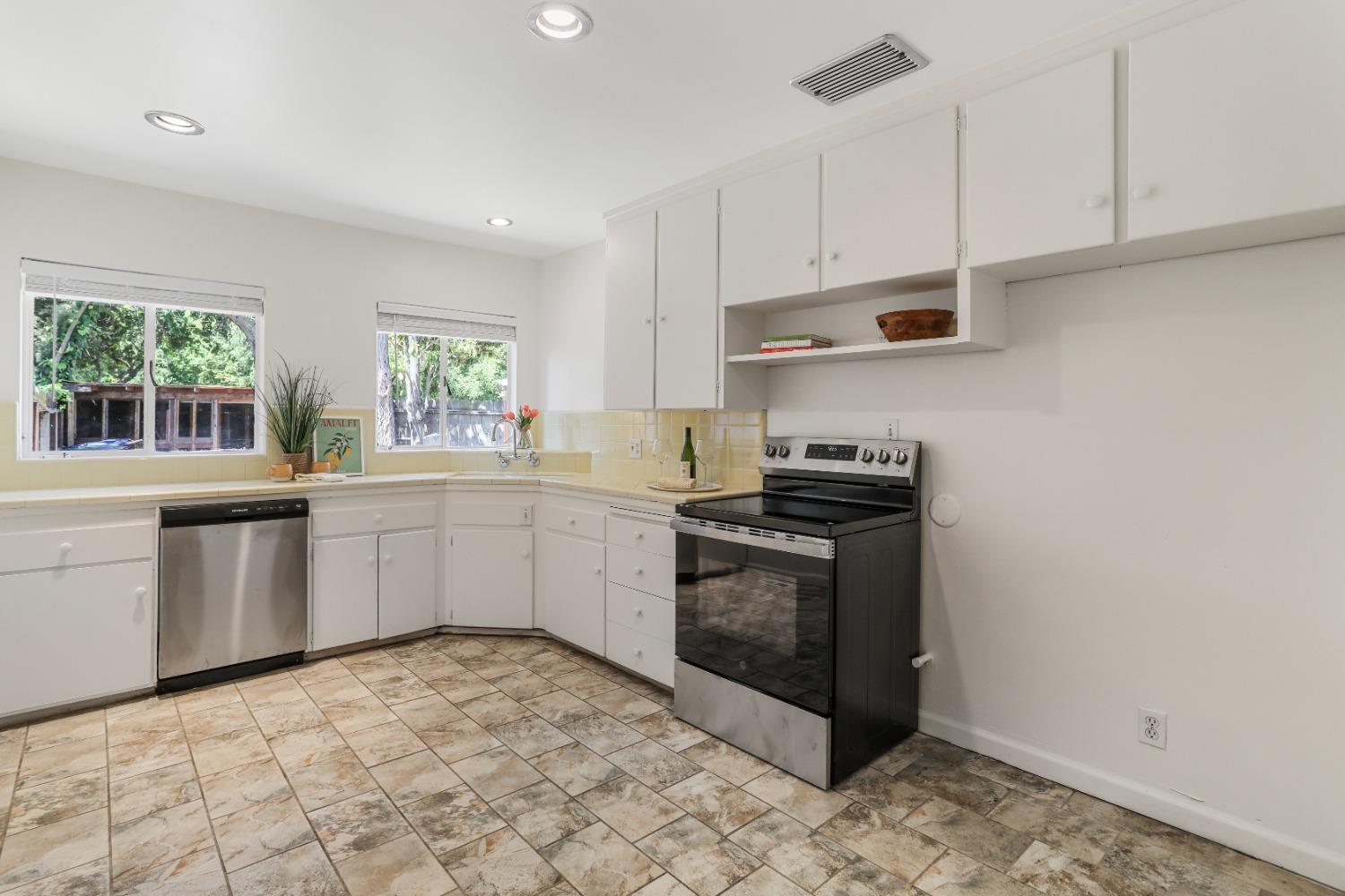 Detail Gallery Image 11 of 28 For 405 Helen Ave, Modesto,  CA 95354 - 2 Beds | 1 Baths