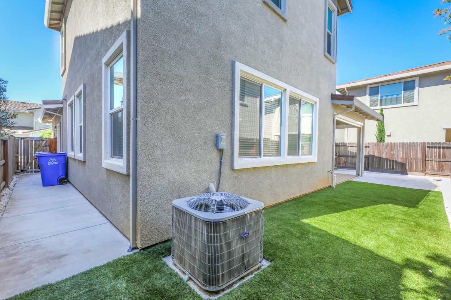 Detail Gallery Image 9 of 48 For 8417 Everson Ln, Elk Grove,  CA 95758 - 4 Beds | 3 Baths