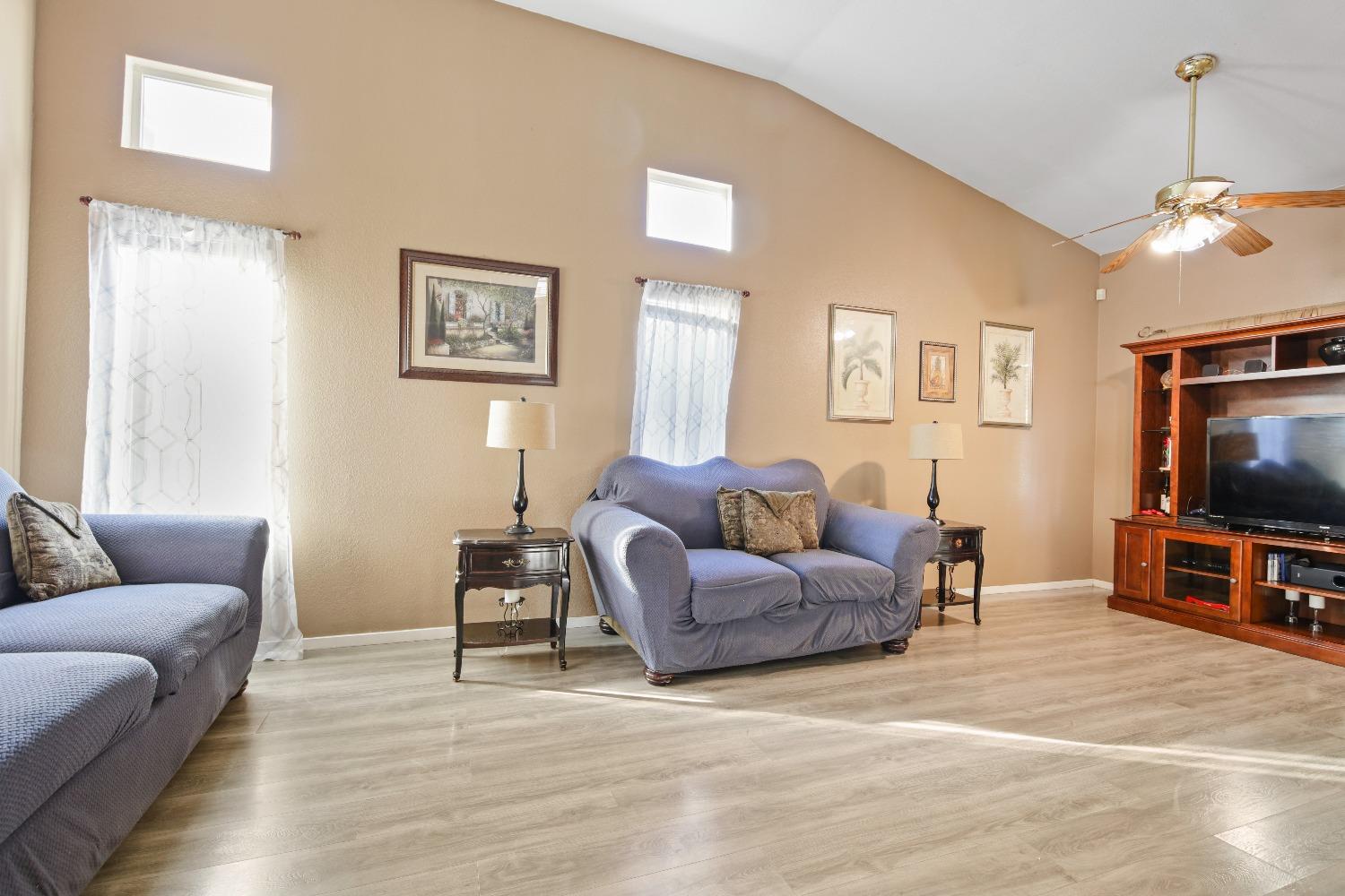 Detail Gallery Image 9 of 50 For 810 River Raft, Modesto,  CA 95351 - 4 Beds | 3 Baths