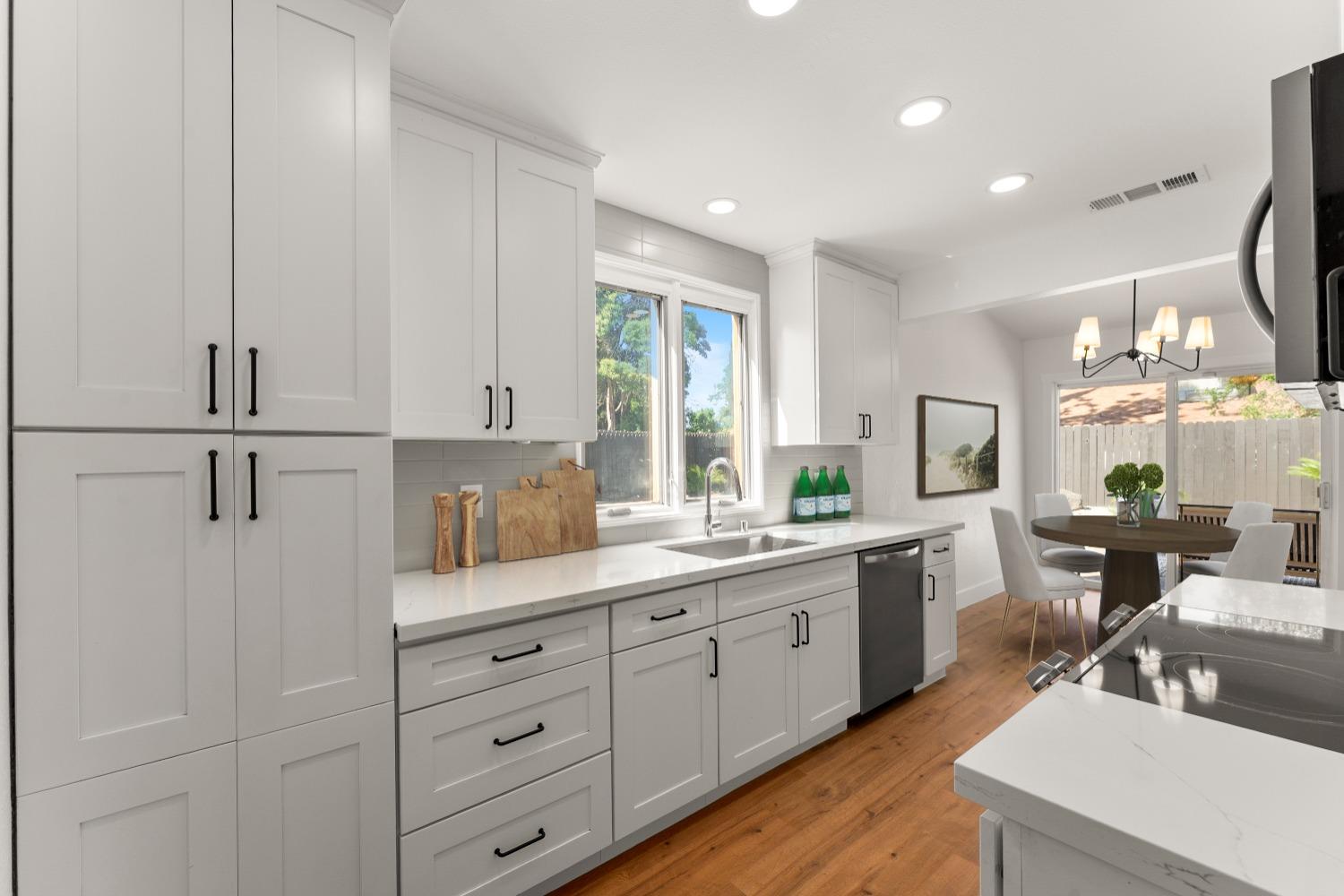 Detail Gallery Image 4 of 22 For 2462 Stokewood Way, Rancho Cordova,  CA 95670 - 3 Beds | 2 Baths