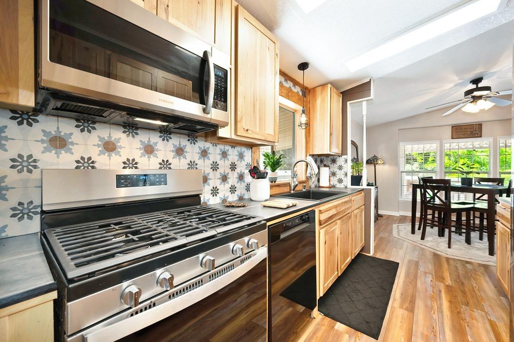 Detail Gallery Image 15 of 56 For 13948 Golden Star Rd, Grass Valley,  CA 95949 - 2 Beds | 2 Baths