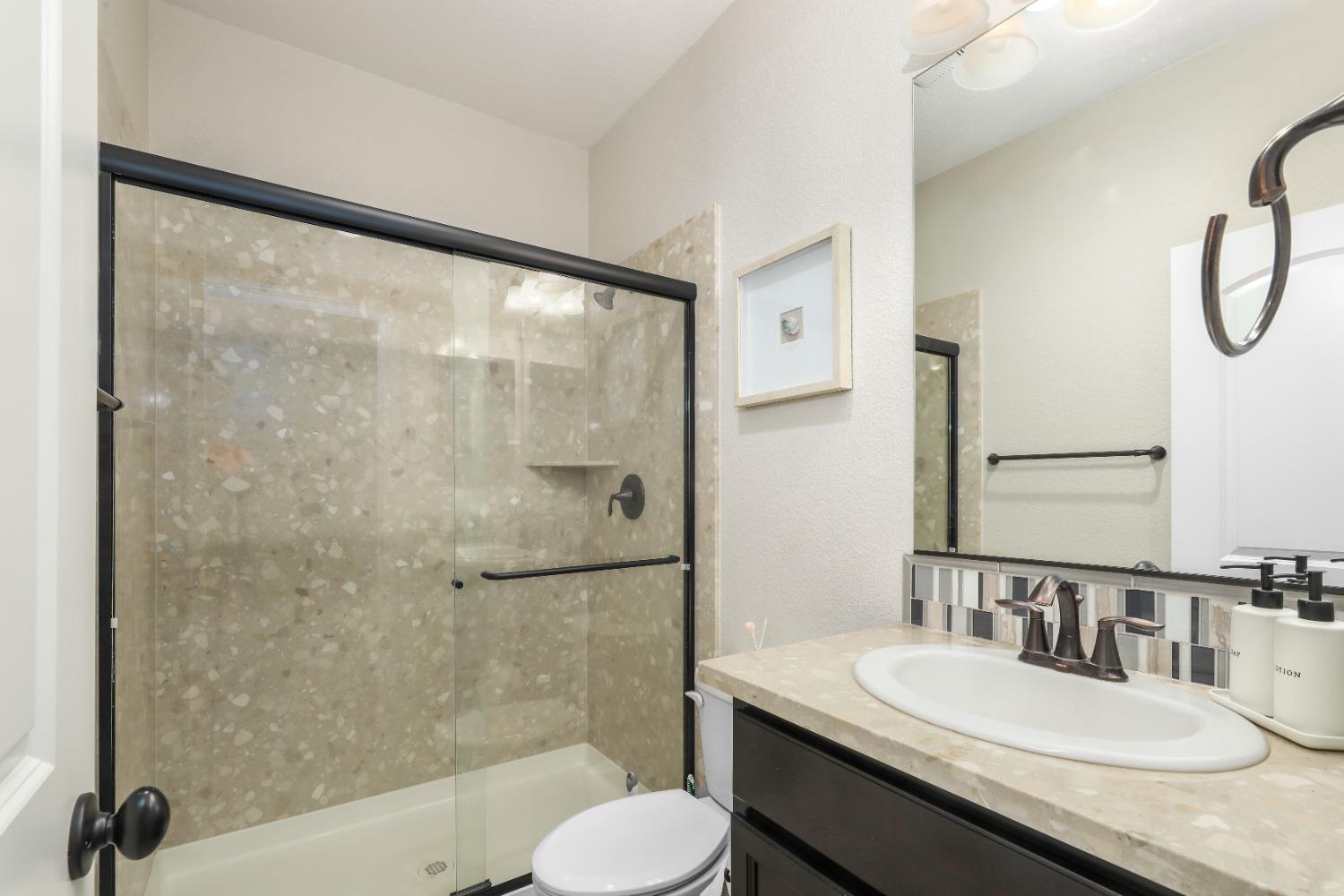 Detail Gallery Image 12 of 48 For 8417 Everson Ln, Elk Grove,  CA 95758 - 4 Beds | 3 Baths