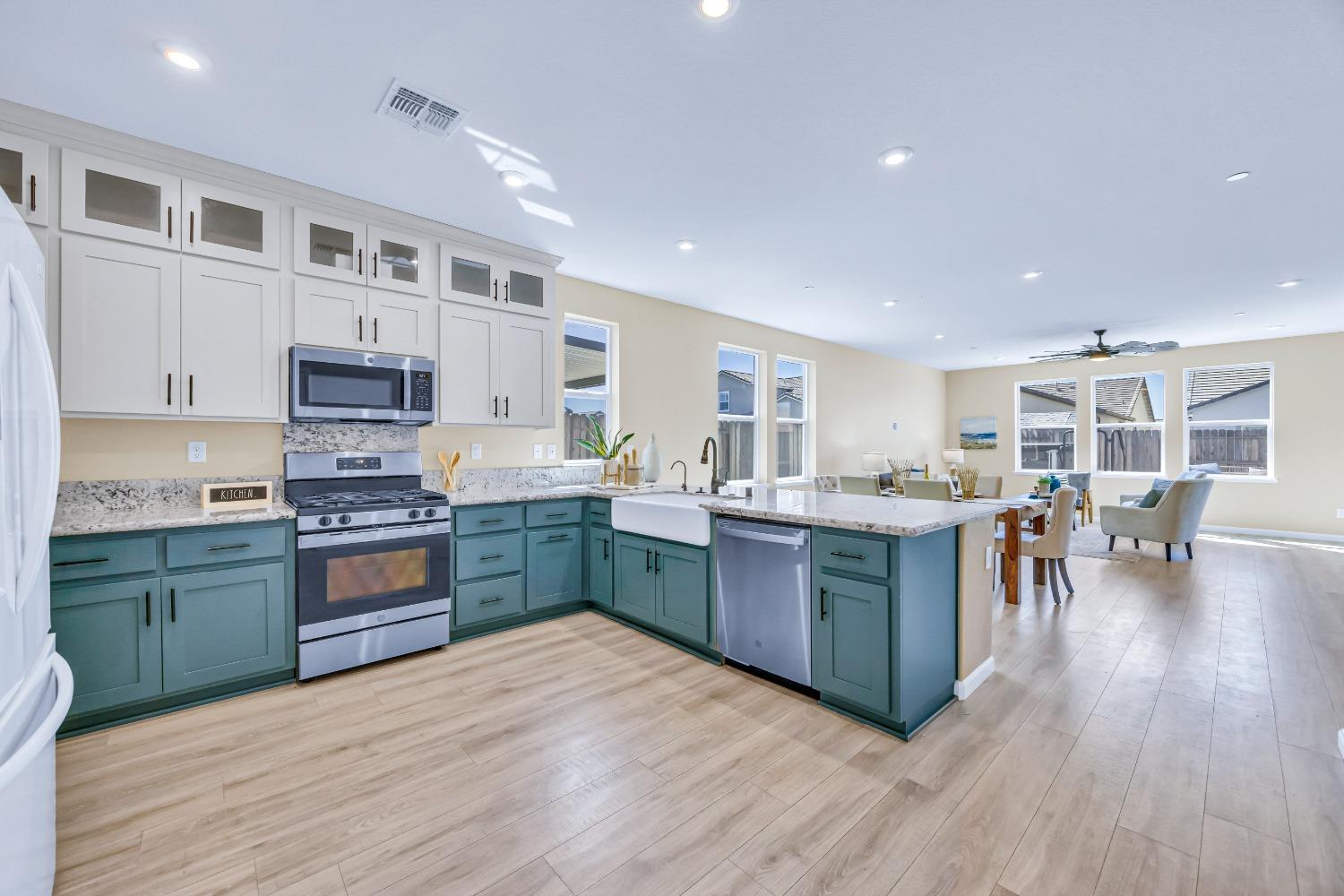 Detail Gallery Image 7 of 42 For 3087 Ridgecrest Dr, Lincoln,  CA 95648 - 3 Beds | 2 Baths