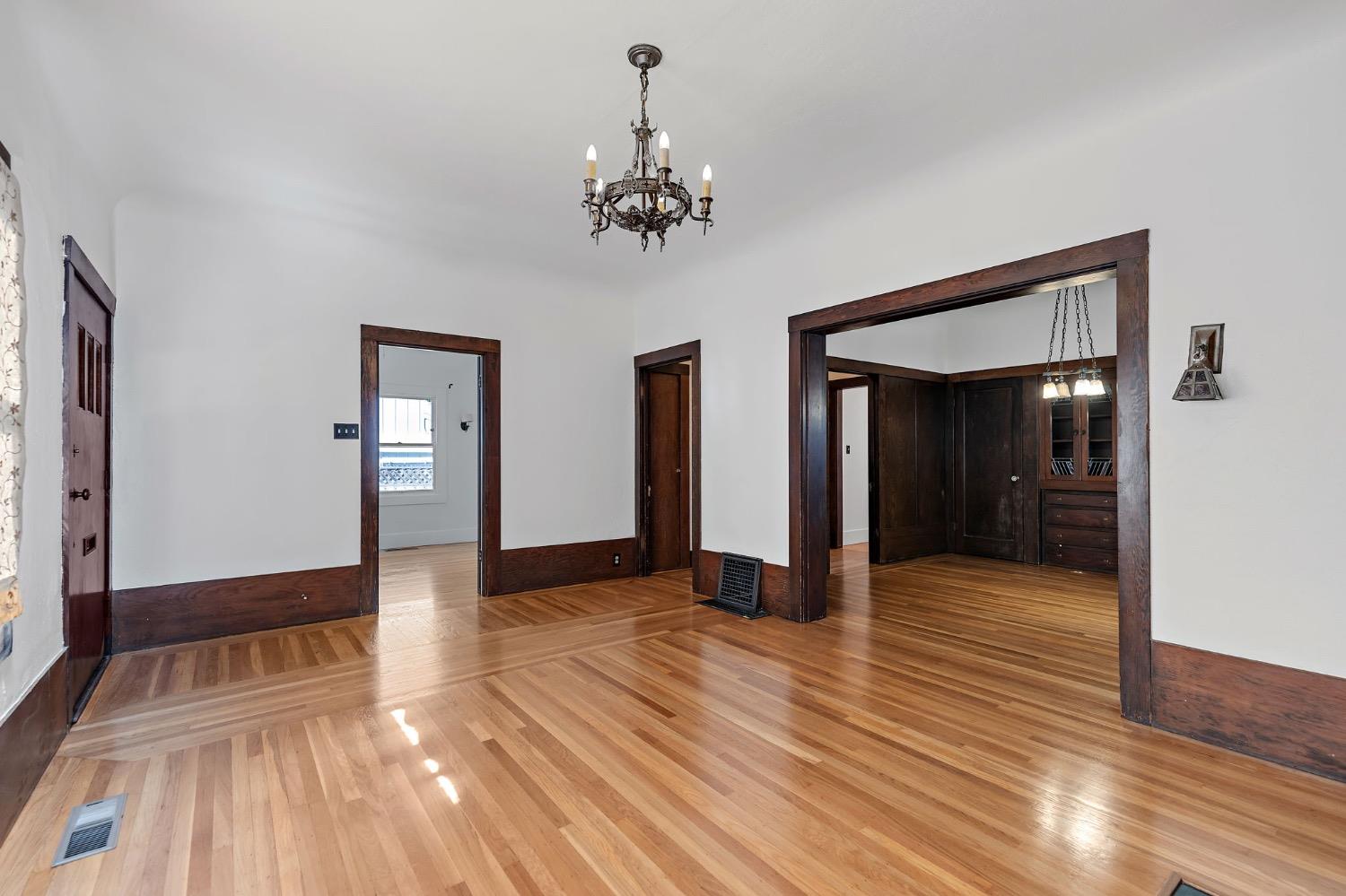 Detail Gallery Image 5 of 35 For 418 25th St, Sacramento,  CA 95816 - 3 Beds | 1 Baths