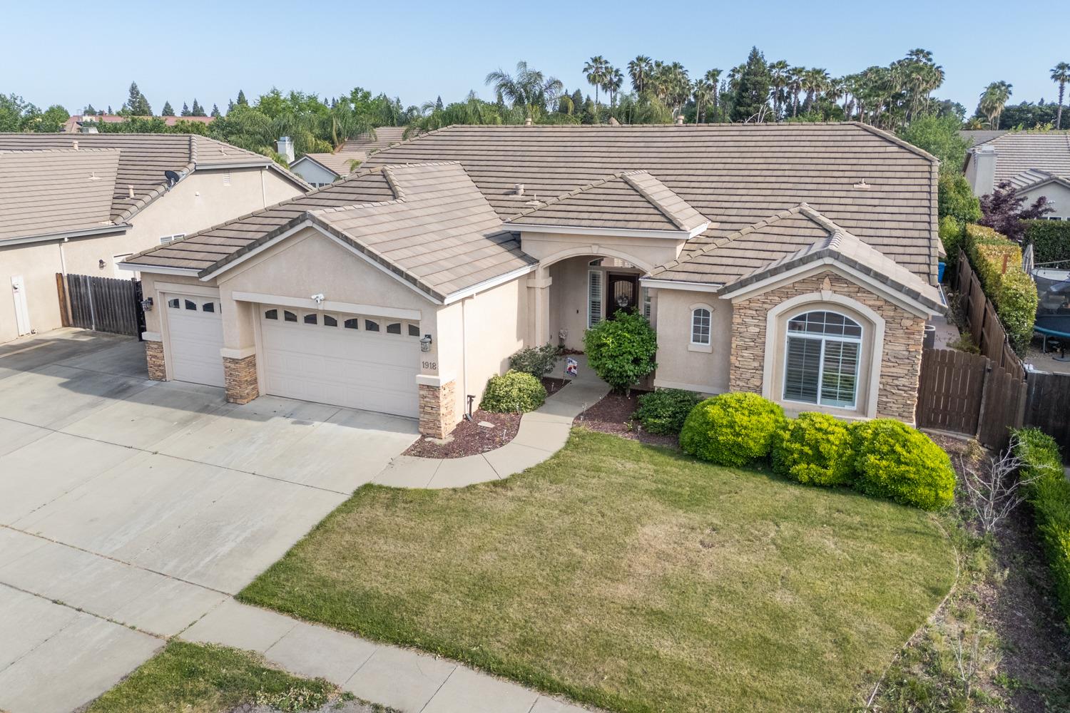 Detail Gallery Image 3 of 73 For 1918 Heidi Way, Yuba City,  CA 95993 - 4 Beds | 3 Baths