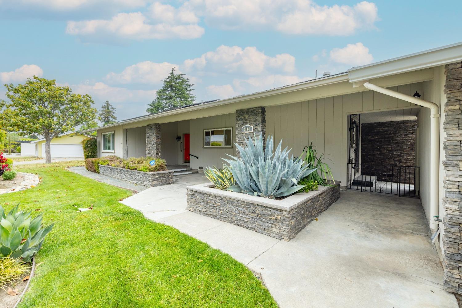Detail Gallery Image 4 of 49 For 4161 Riviera Dr, Stockton,  CA 95204 - 3 Beds | 2 Baths