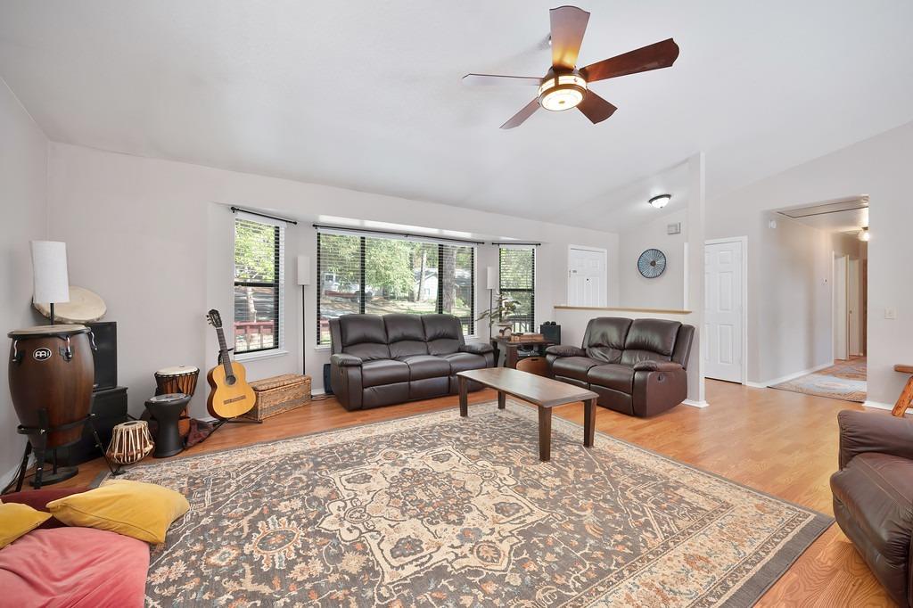 Detail Gallery Image 14 of 80 For 6127 Silverleaf Dr, Foresthill,  CA 95631 - 3 Beds | 2 Baths