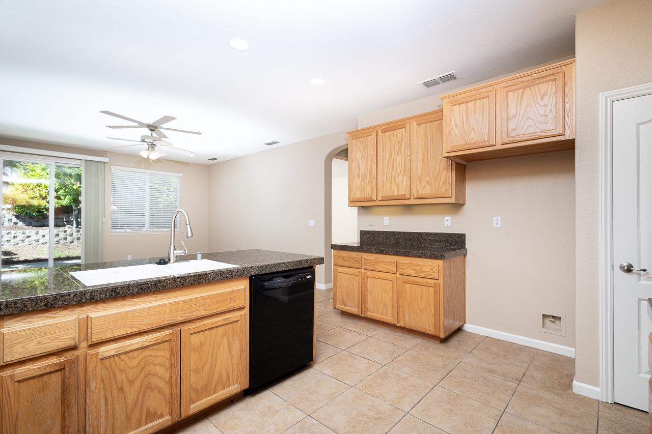 Detail Gallery Image 5 of 26 For 1532 Hammond Ct, Folsom,  CA 95630 - 4 Beds | 2/1 Baths